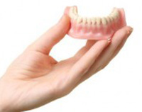 Снимать ли на ночь зубные протезы?